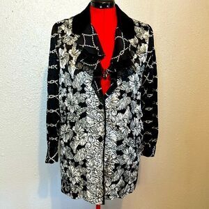 Diane Freis women’s silk floral two button blouse. No size tag